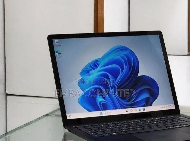 New Laptop Microsoft Surface 16GB Intel Core i7 SSD 512GB