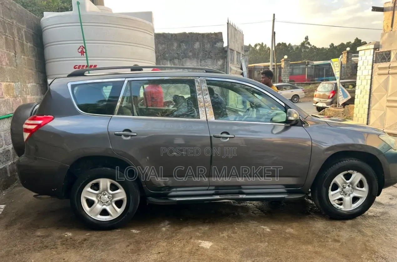 Toyota RAV4 2011 Gray