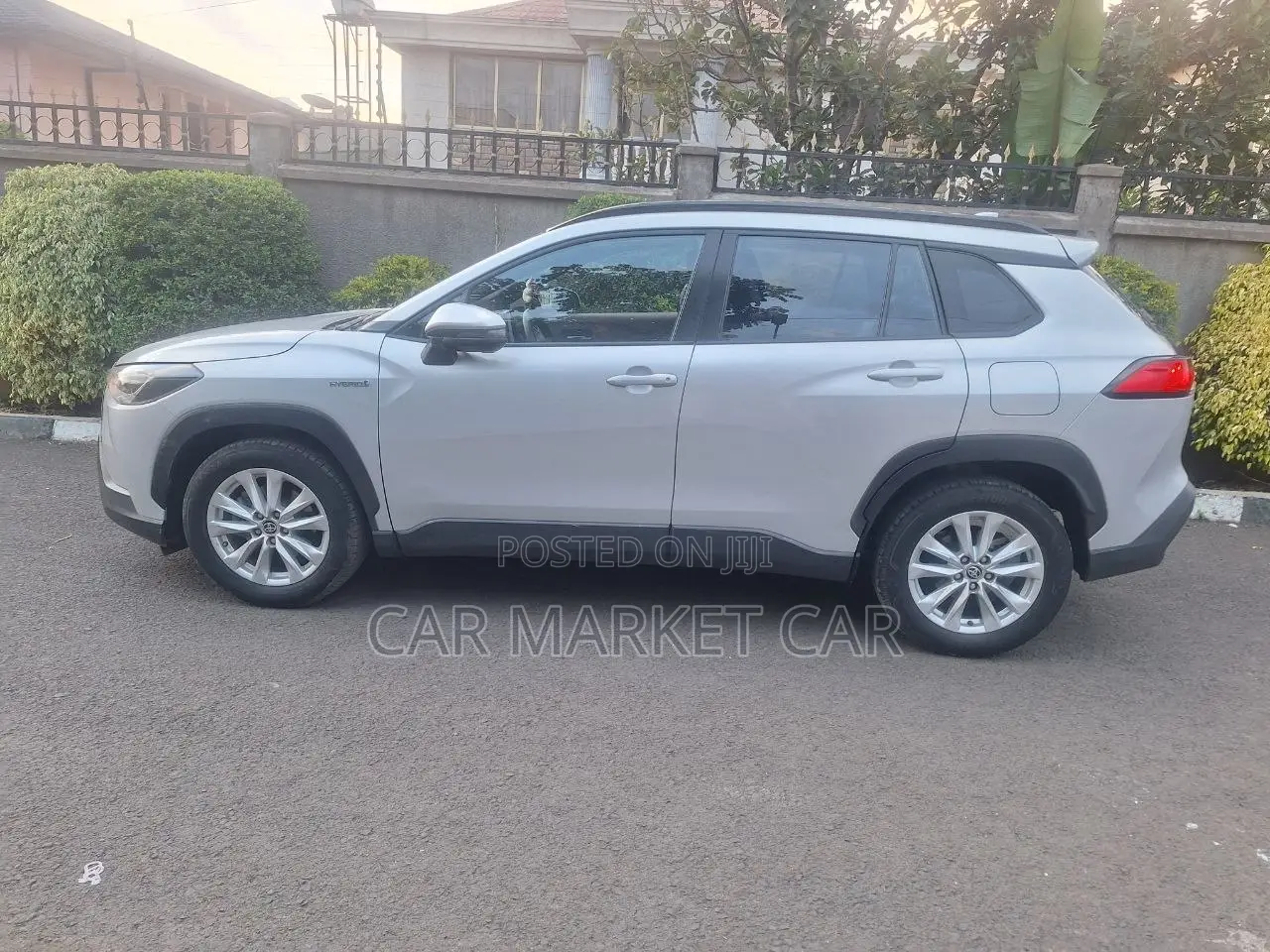 Toyota Corolla Cross Hybrid SE AWD 2023 Silver