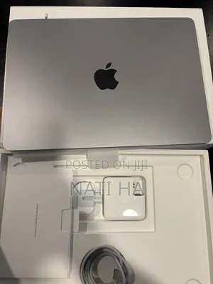New Laptop Apple MacBook Air 2024 M3 16GB Apple M3 SSD 256GB