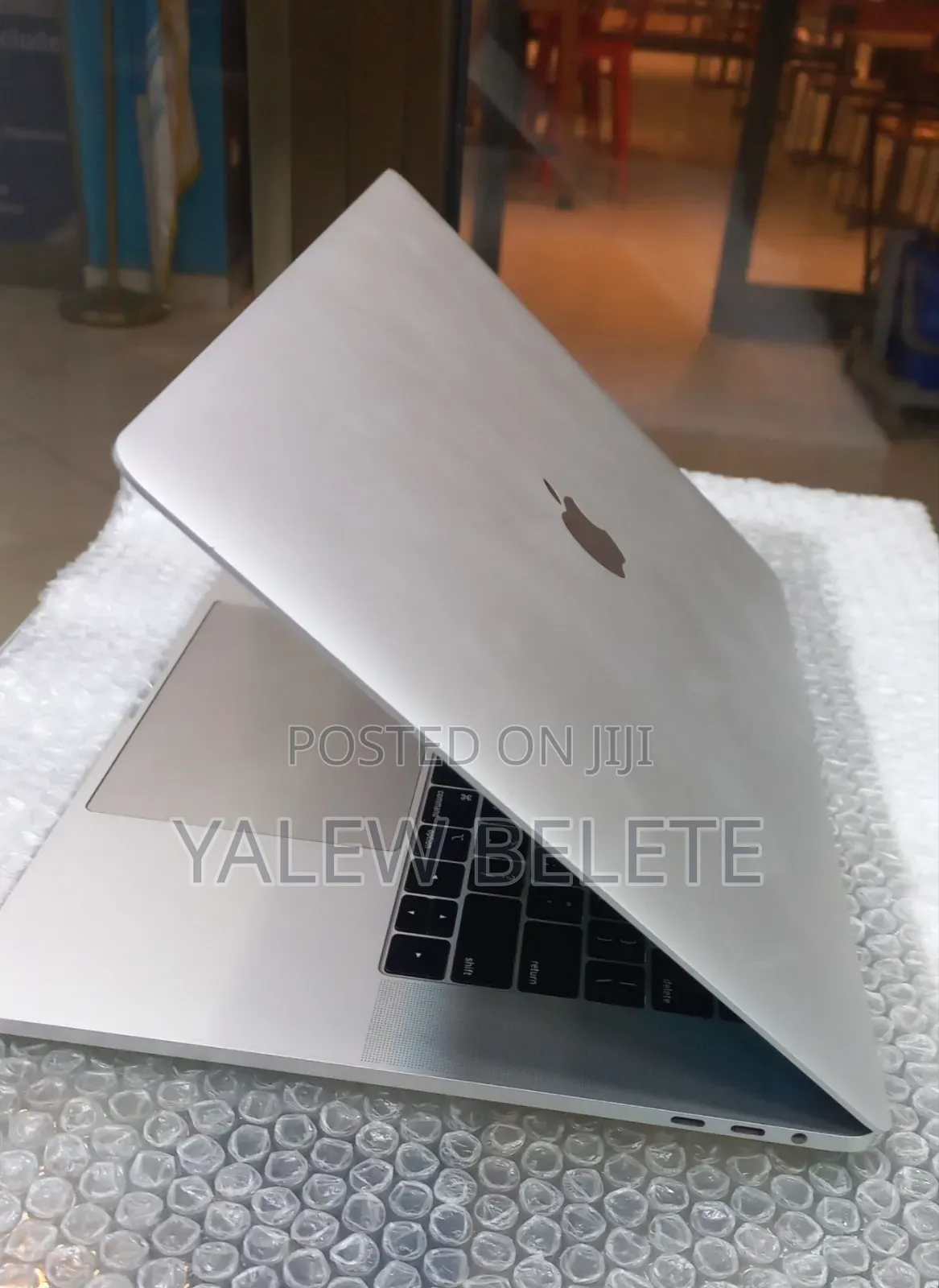 New Laptop Apple MacBook Pro 2018 16GB Intel Core i7 SSD 256GB
