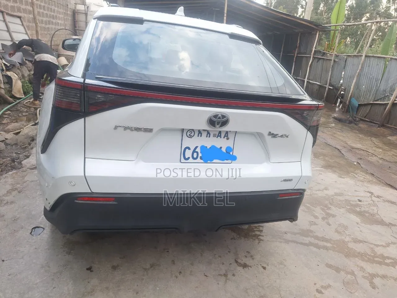 Toyota bZ4X Limited 2024 White