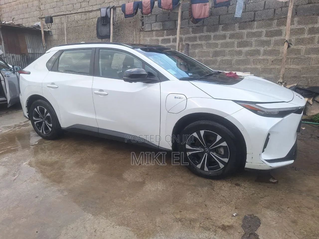 Toyota bZ4X Limited 2024 White