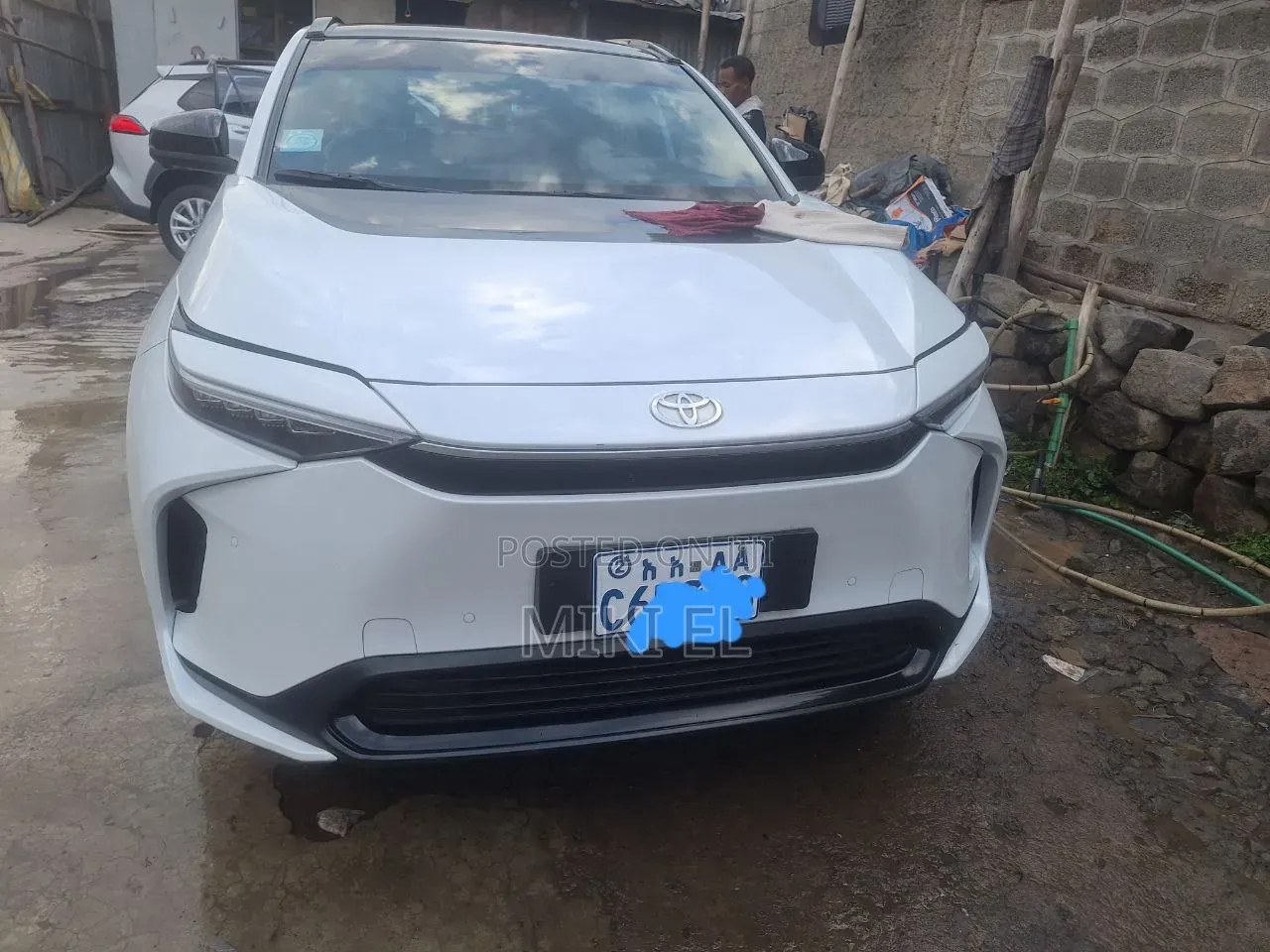 Toyota bZ4X Limited 2024 White