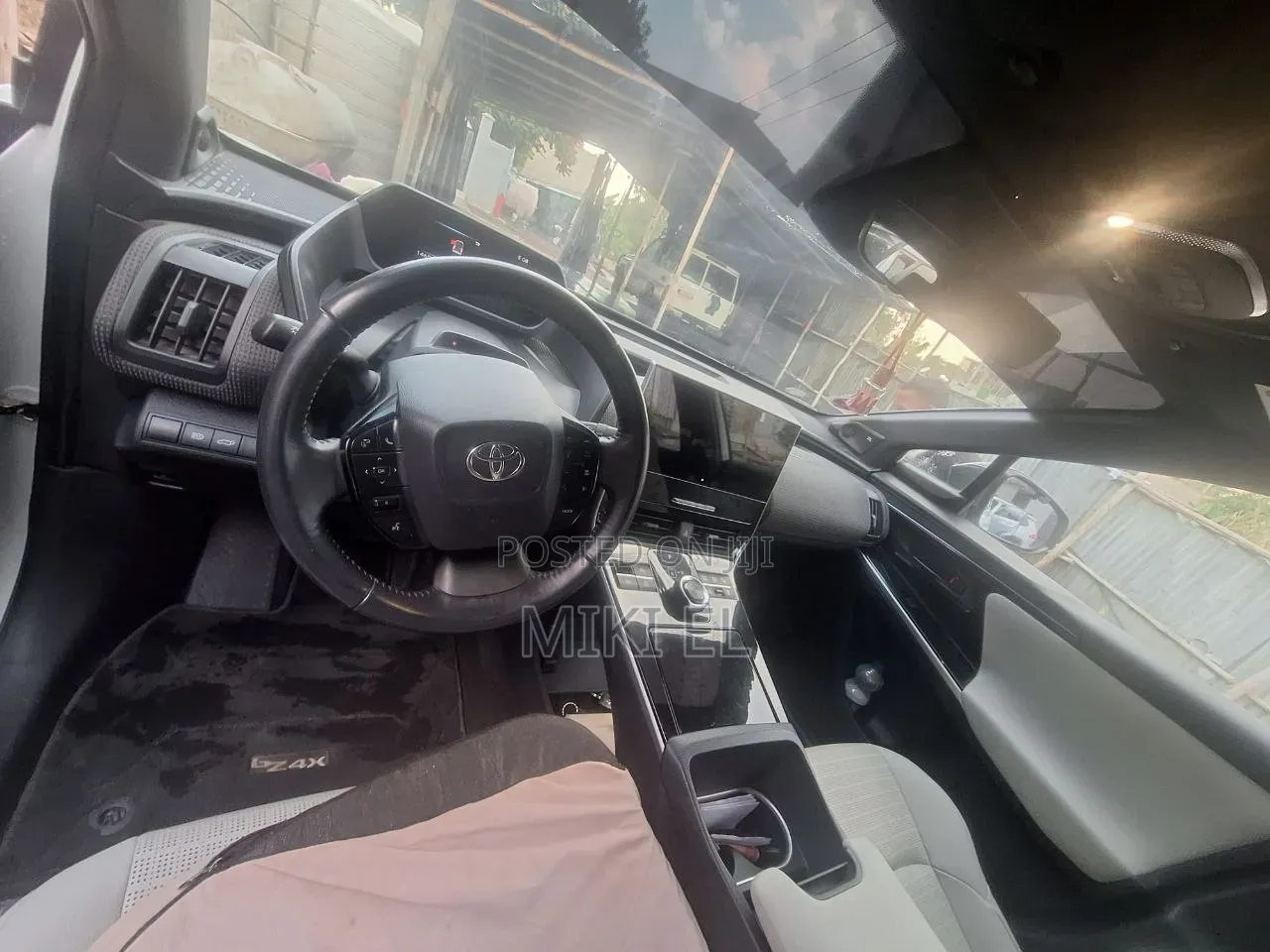 Toyota bZ4X Limited 2024 White