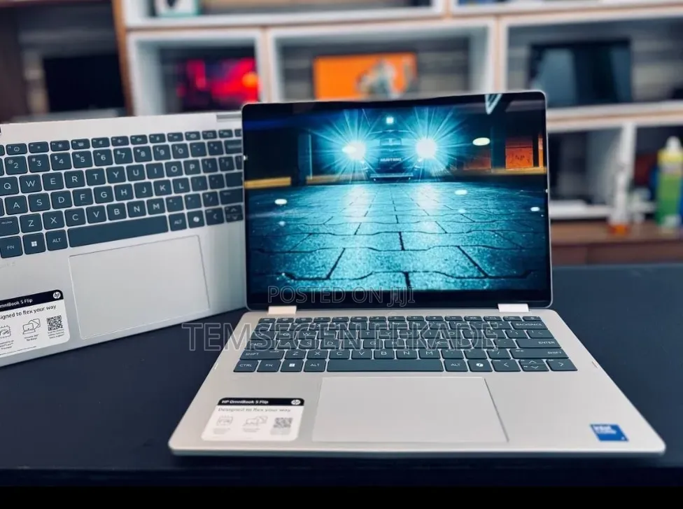 New Laptop HP OmniBook 5 Flip 16GB Intel Core 7 SSD 512GB