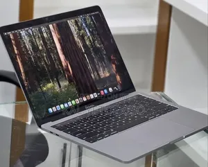 New Laptop Apple MacBook Pro 2019 16GB Intel Core i7 SSD 256GB