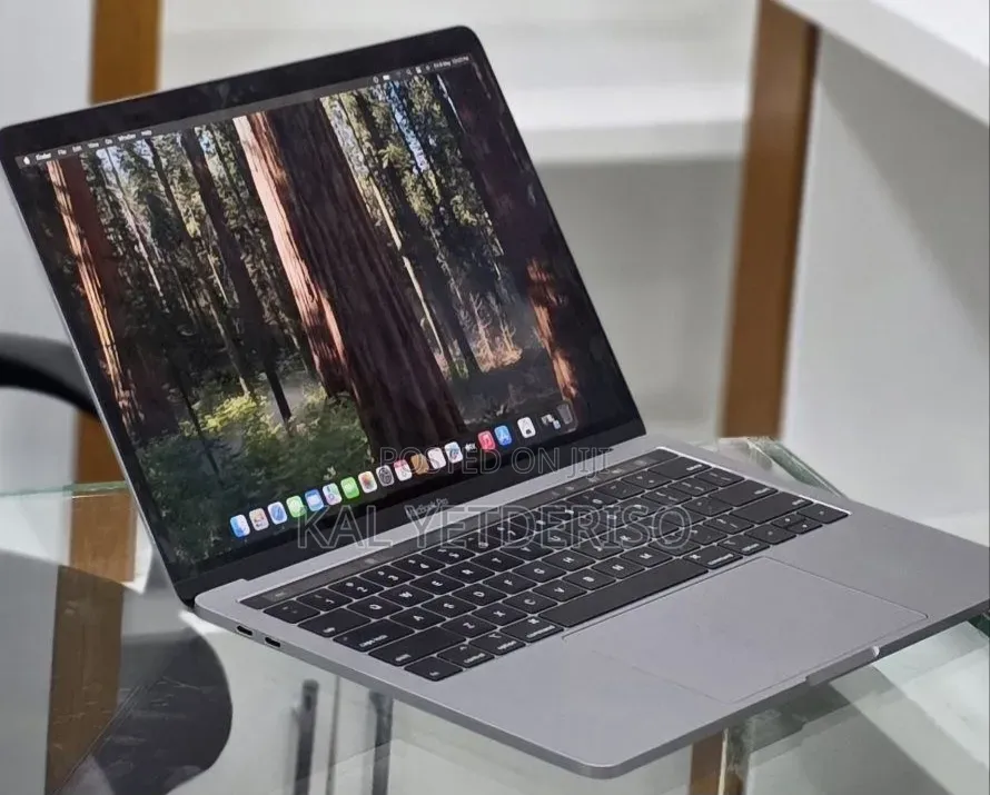 New Laptop Apple MacBook Pro 2019 16GB Intel Core i7 SSD 256GB