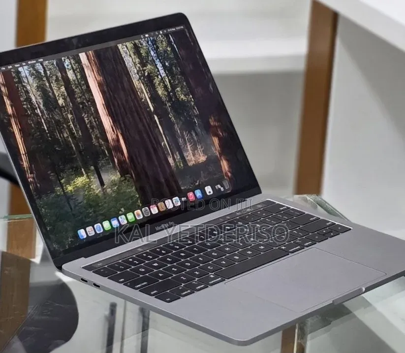 New Laptop Apple MacBook Pro 2019 16GB Intel Core i7 SSD 256GB