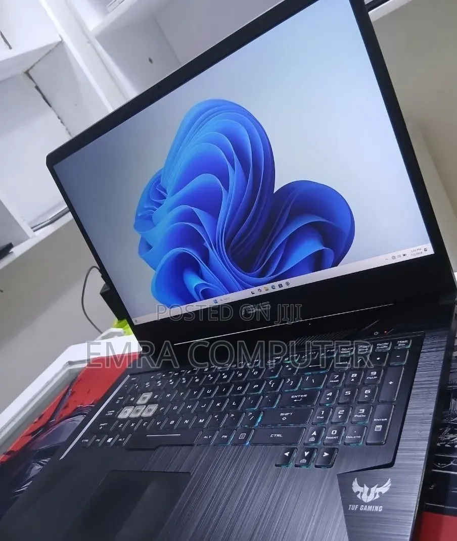 New Laptop Samsung 16GB AMD Ryzen 7 SSD 512GB