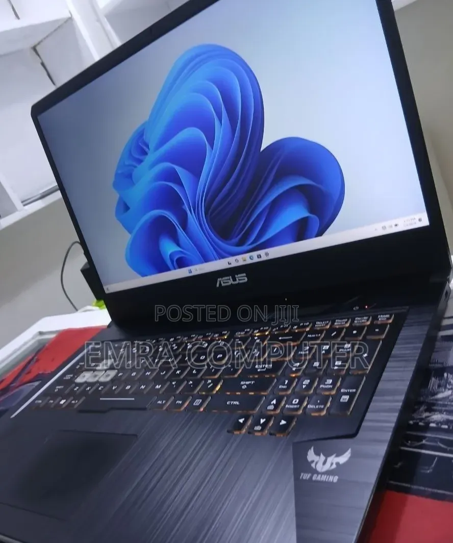 New Laptop Samsung 16GB AMD Ryzen 7 SSD 512GB