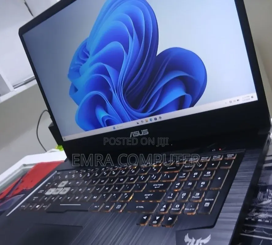 New Laptop Samsung 16GB AMD Ryzen 7 SSD 512GB