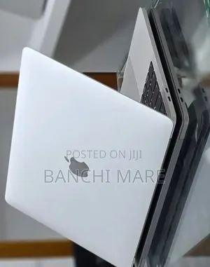 New Laptop Apple MacBook Pro 2019 16GB Intel Core i7 SSD 256GB