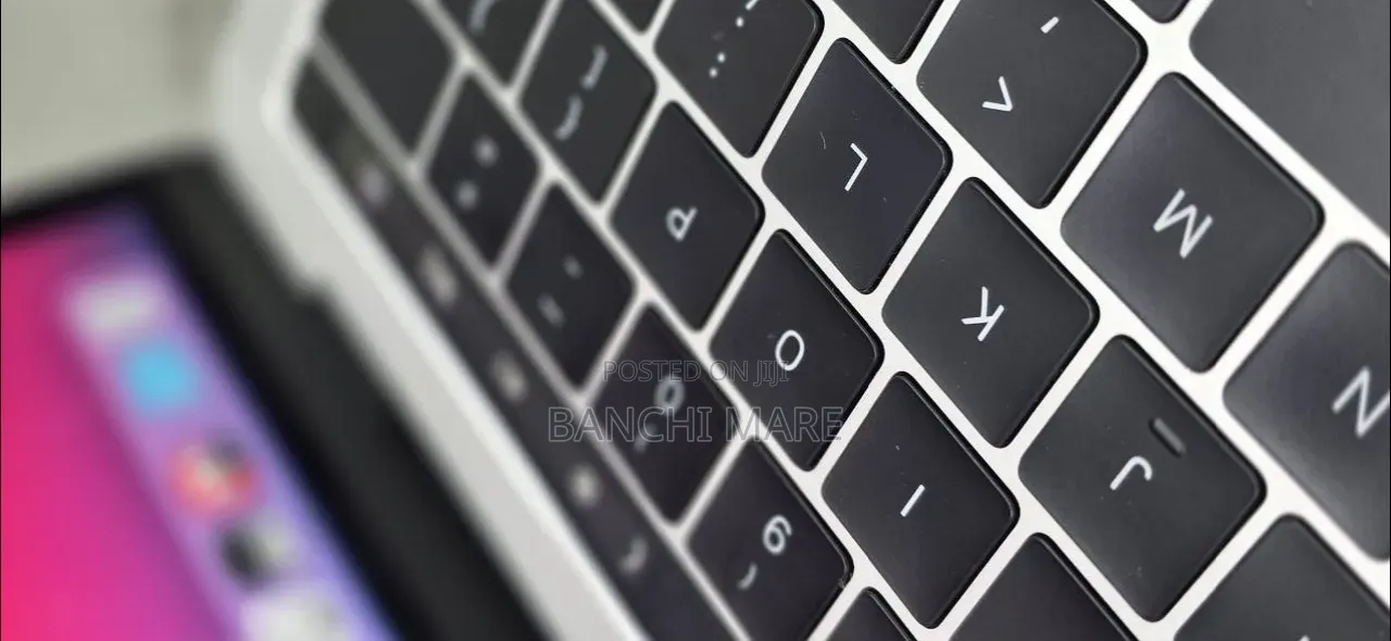 New Laptop Apple MacBook Pro 2019 16GB Intel Core i7 SSD 256GB