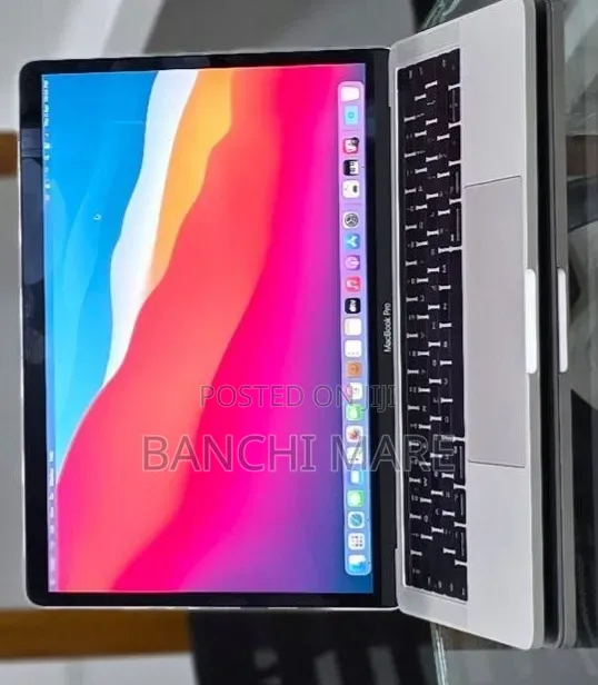 New Laptop Apple MacBook Pro 2019 16GB Intel Core i7 SSD 256GB