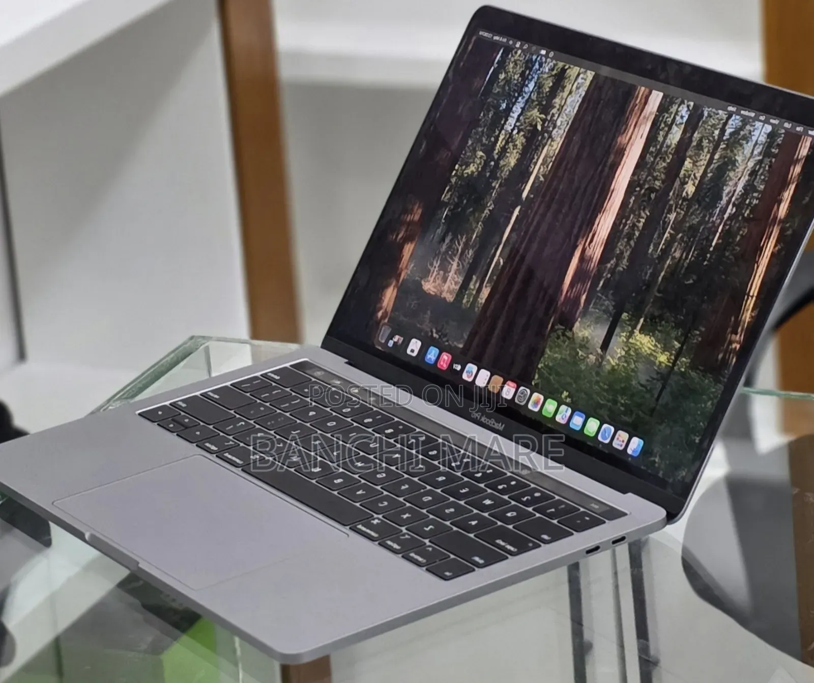New Laptop Apple MacBook Pro 2019 16GB Intel Core i7 SSD 256GB