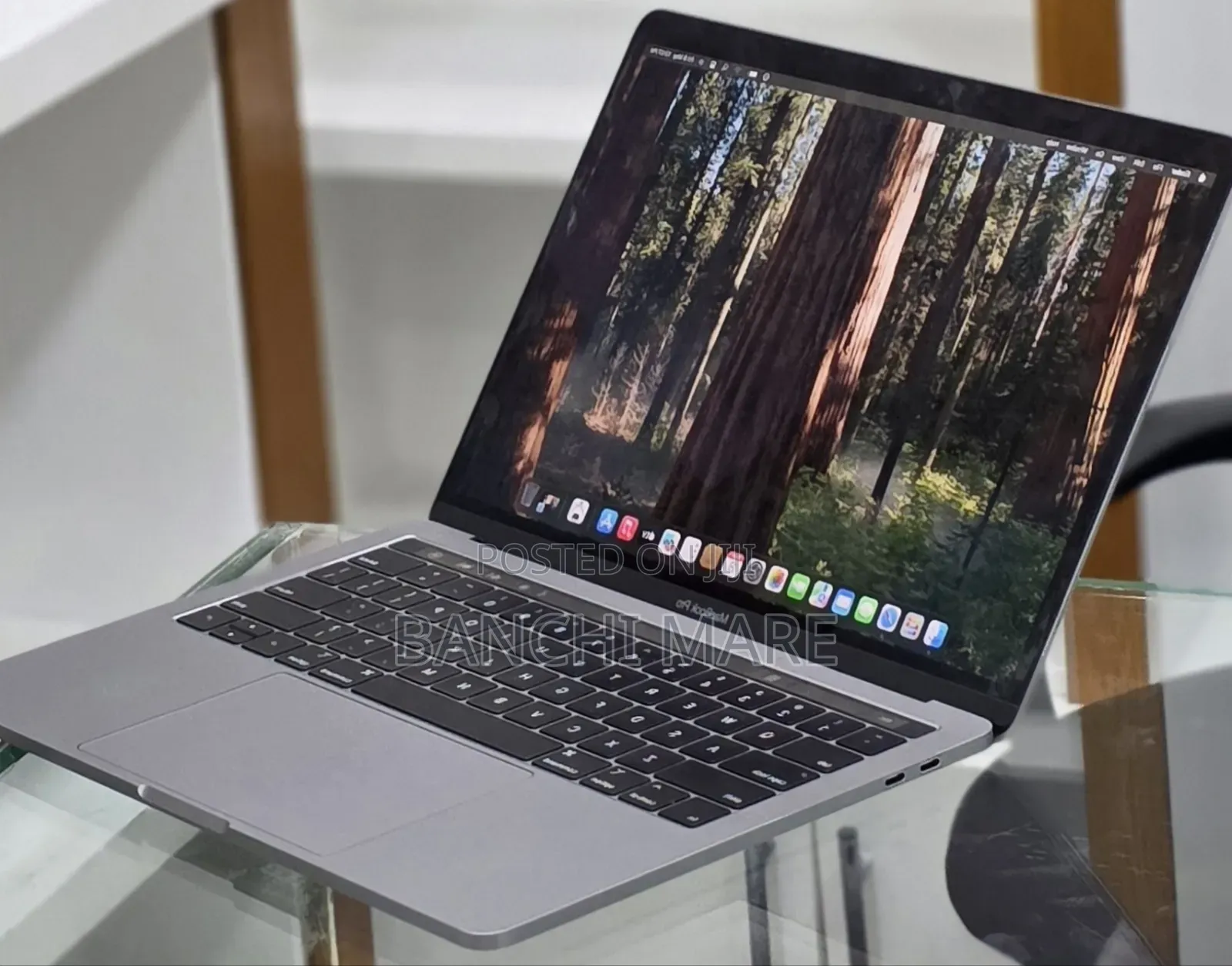 New Laptop Apple MacBook Pro 2019 16GB Intel Core i7 SSD 256GB