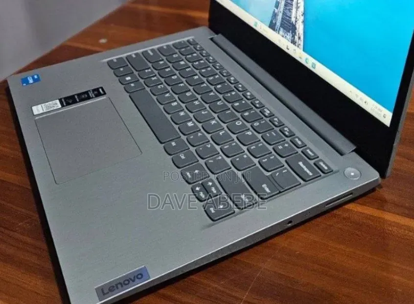 New Laptop Lenovo Ideapad 3 8GB Intel Core i3 SSD 256GB