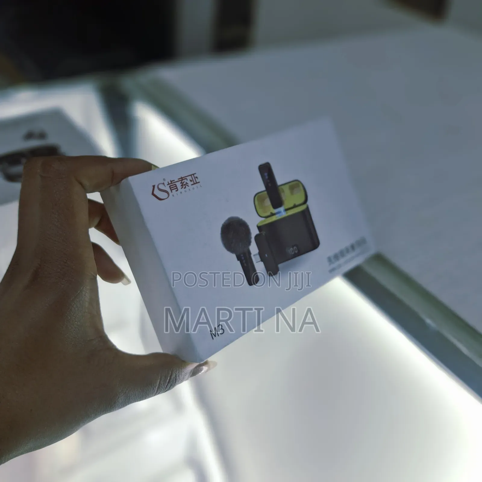 Dual Wireless Lavalier Microphone - Smart Status Display Charging Case