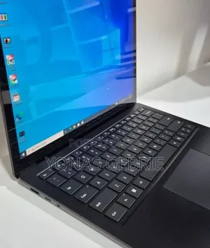 New Laptop Microsoft Surface 8GB Intel Core i5 SSD 256GB