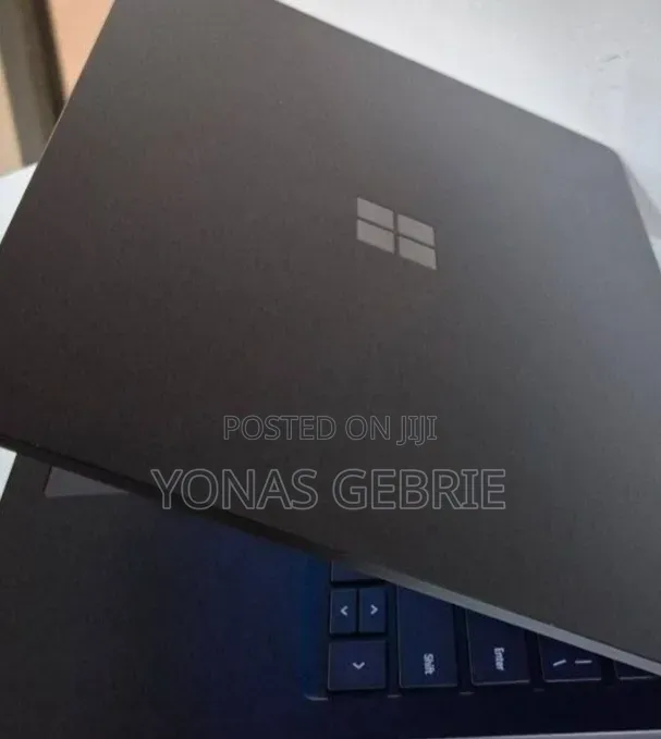New Laptop Microsoft Surface 8GB Intel Core i5 SSD 256GB