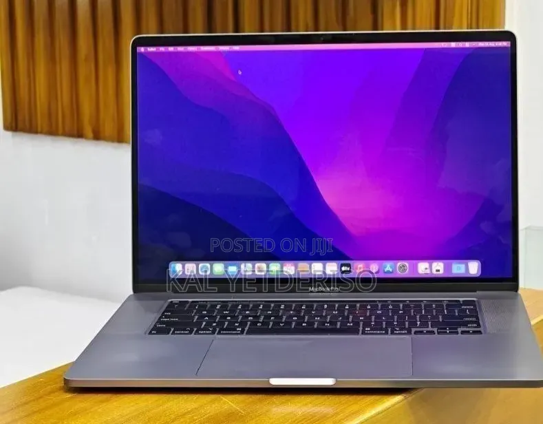 New Laptop Apple MacBook Pro 2018 32GB Intel Core i9 SSD 2T