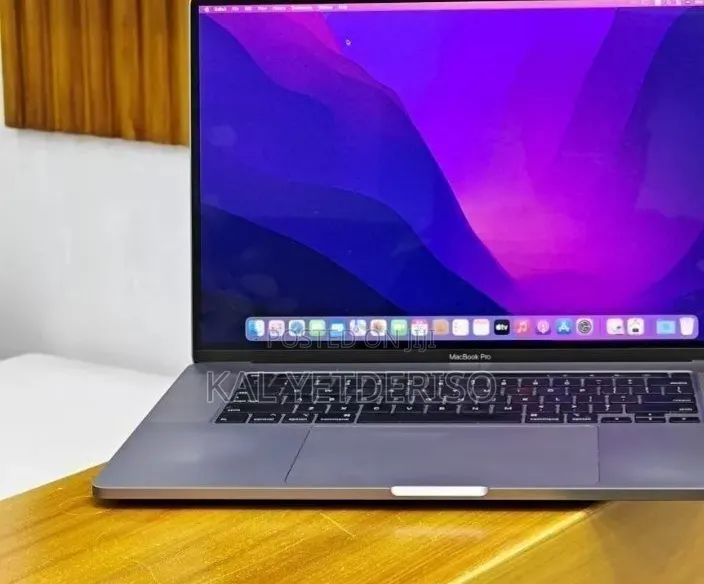 New Laptop Apple MacBook Pro 2018 32GB Intel Core i9 SSD 2T