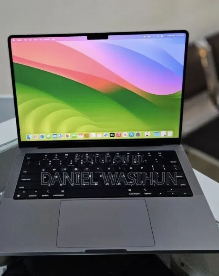 New Laptop Apple MacBook Pro 2020 M1 16GB Apple M1 Pro SSD 512GB