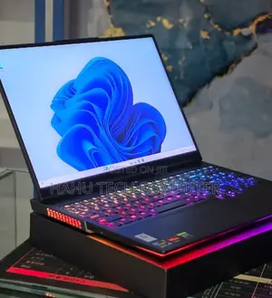 New Laptop Lenovo Legion Pro 7 32GB AMD Ryzen 9 SSD 1T