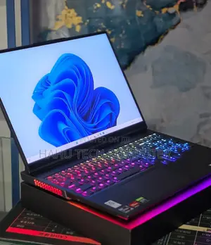 New Laptop Lenovo Legion Pro 7 32GB AMD Ryzen 9 SSD 1T
