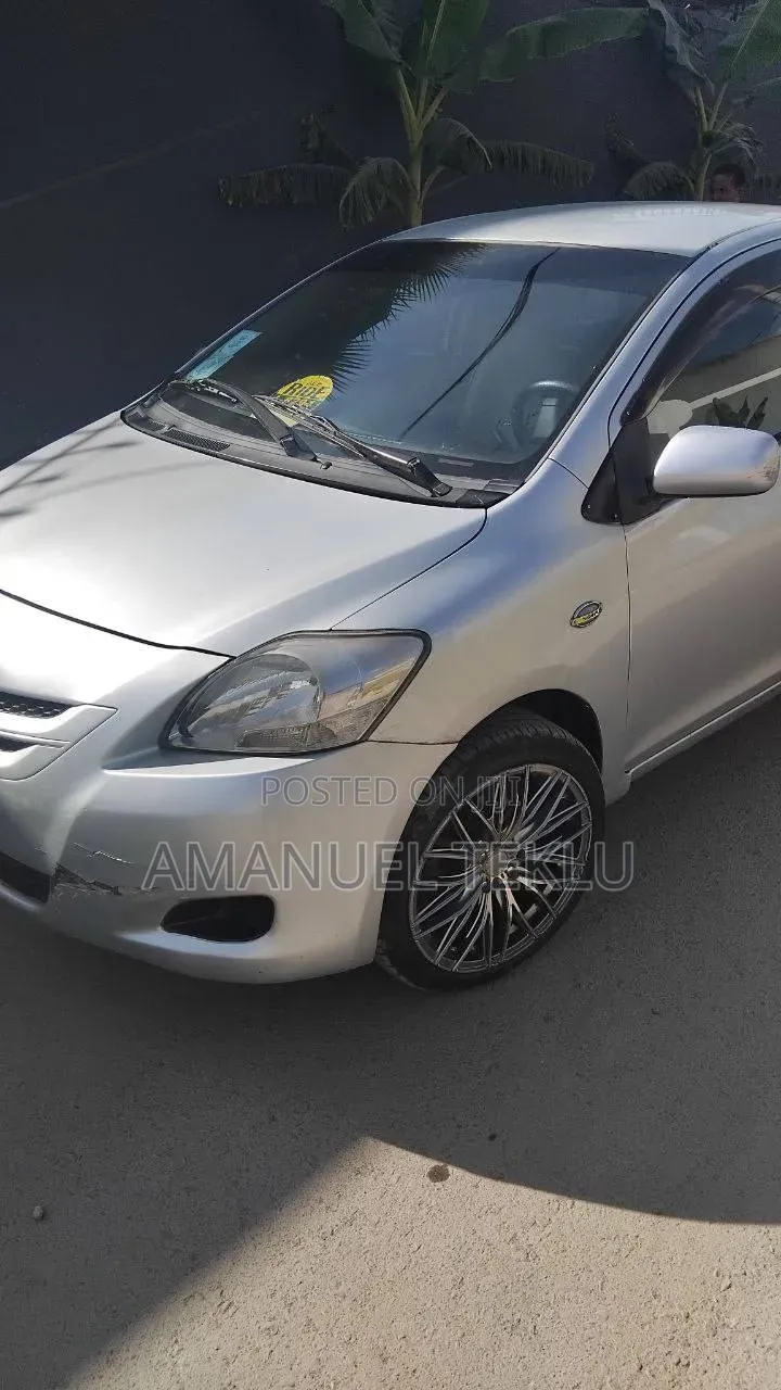 Toyota Belta 2006 Gray