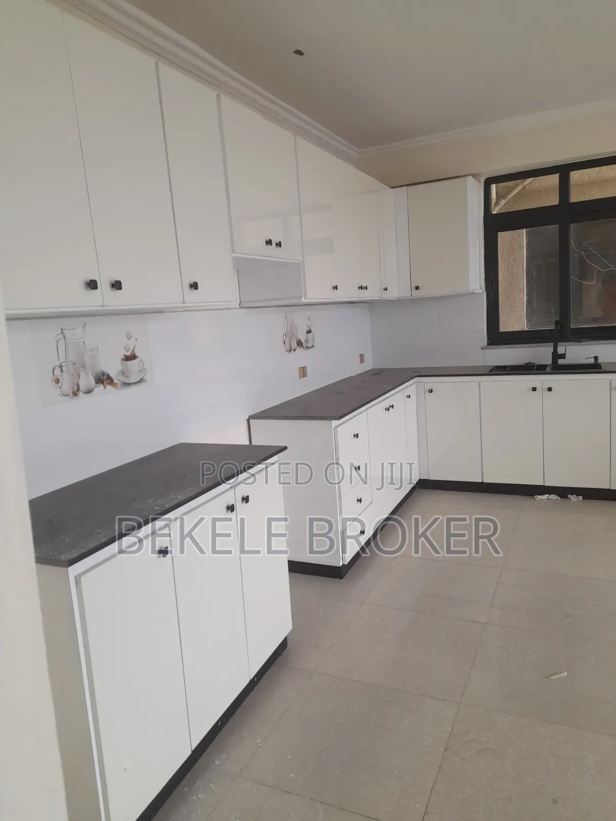 Furnished 4bdrm Apartment in አፓርትመንት, Bole for sale