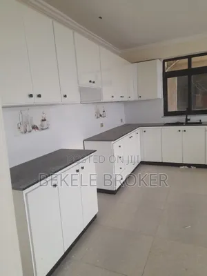 Furnished 4bdrm Apartment in አፓርትመንት, Bole for sale