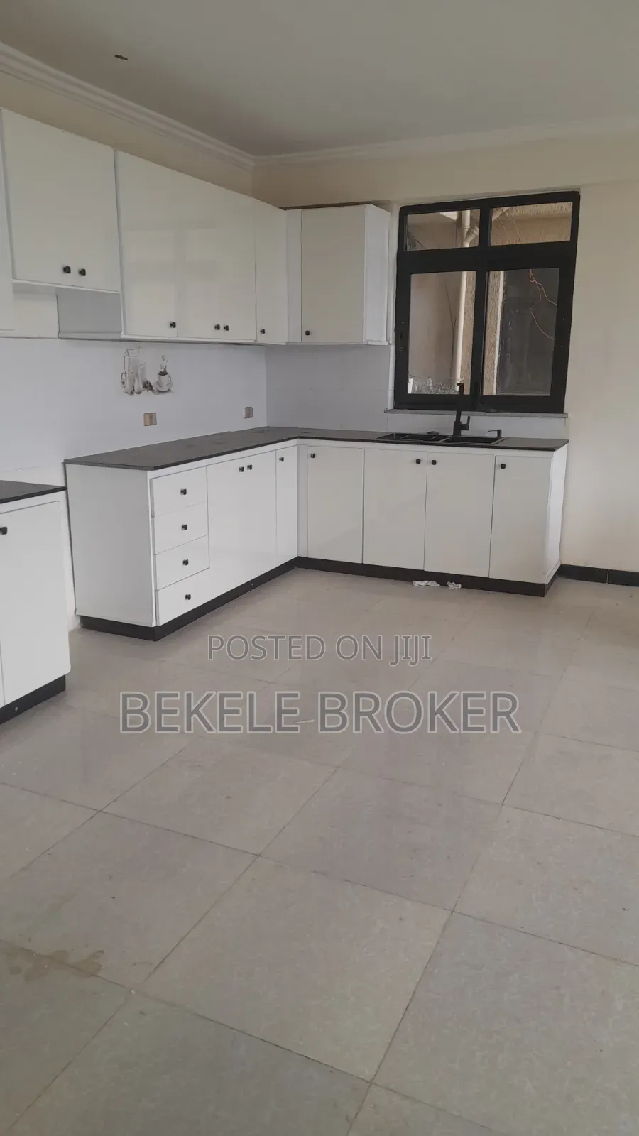 Furnished 4bdrm Apartment in አፓርትመንት, Bole for sale