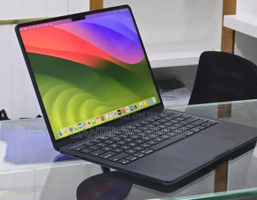 New Laptop Apple MacBook Air 2022 M2 16GB Apple M2 SSD 512GB