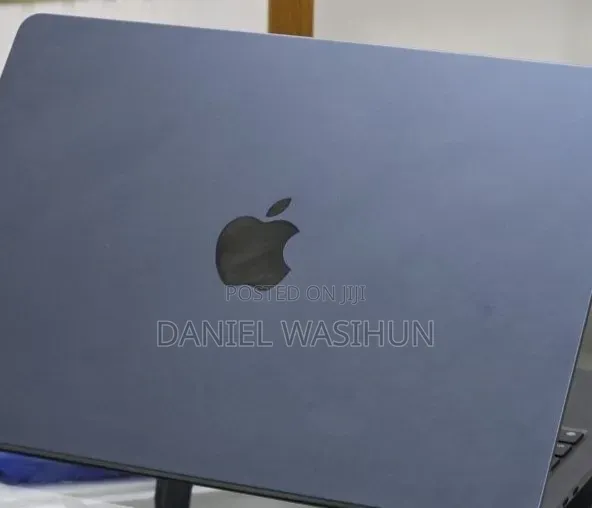 New Laptop Apple MacBook Air 2022 M2 16GB Apple M2 SSD 512GB