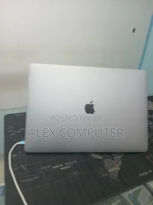 New Laptop Apple MacBook Pro 2019 32GB Intel Core i9 SSD 512GB
