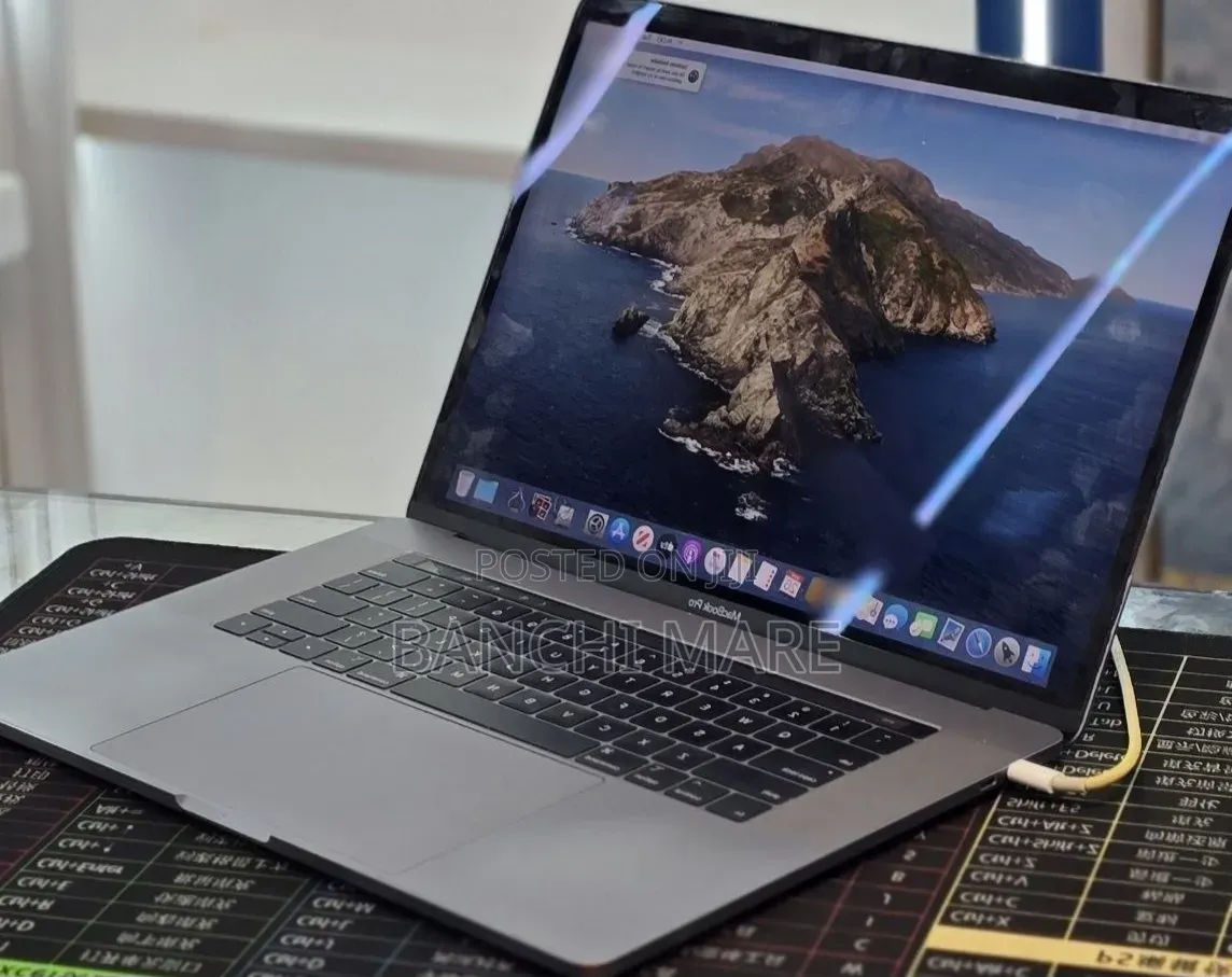 New Laptop Apple MacBook Pro 2018 32GB Intel Core i7 SSD 1T