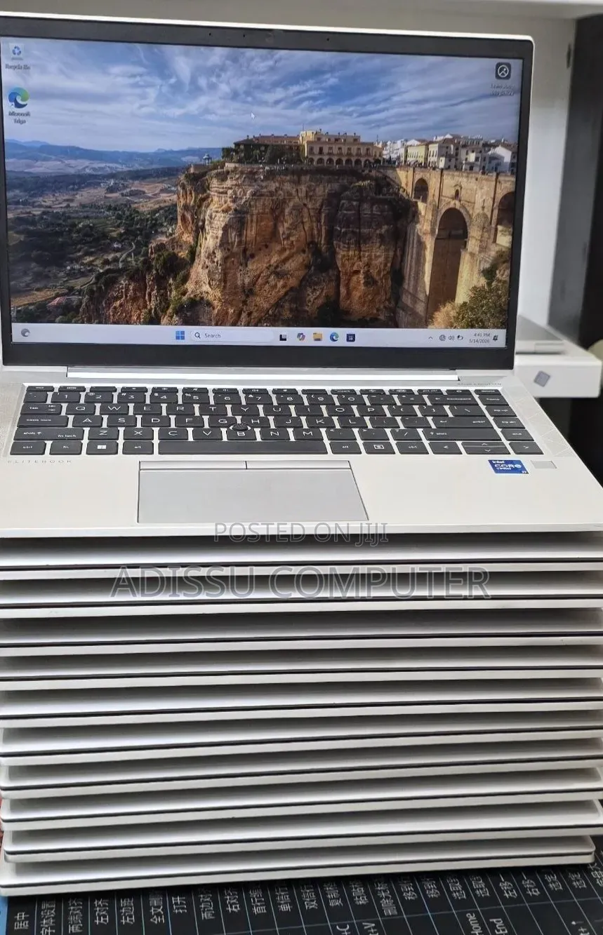 New Laptop HP EliteBook 840 G10 16GB Intel Core i7 SSD 512GB
