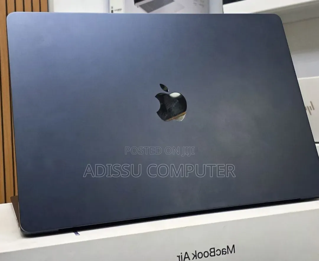 New Laptop Apple MacBook Air 2025 M4 16GB Apple M4 SSD 256GB