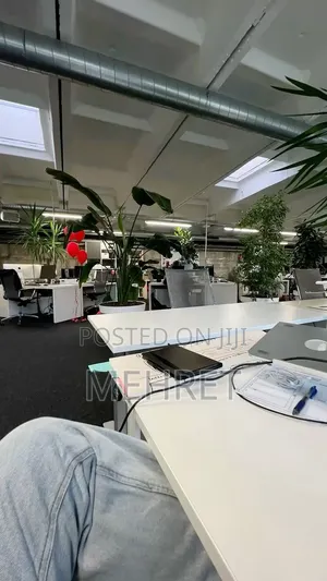 የ አፍሪካ ዩኒዮን አቅራቢያ ግሩም እይታ ያለው Office Space ለሽያጭ በልዪ የ10% ቅያሽ ከ7ኛ እስከ13