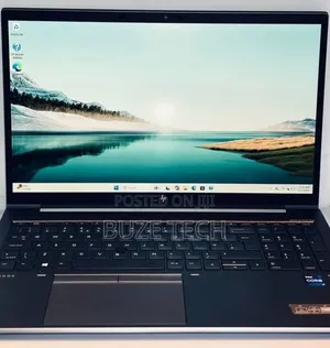 New Laptop HP ZBook Firefly G8 32GB Intel Core i7 SSD 512GB