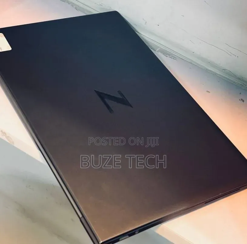 New Laptop HP ZBook Firefly G8 32GB Intel Core i7 SSD 512GB