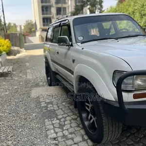 Toyota Land Cruiser 1993 White