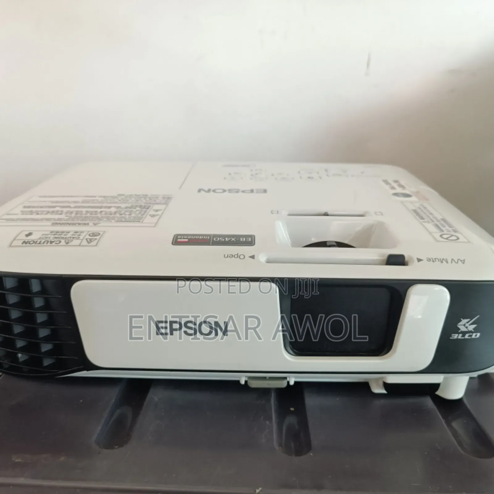 Epson EB-S41 SVGA 3LCD HD
Multimedia Projector
3,300 Lumens