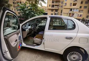 Toyota Platz 1.0 FWD 2005 White