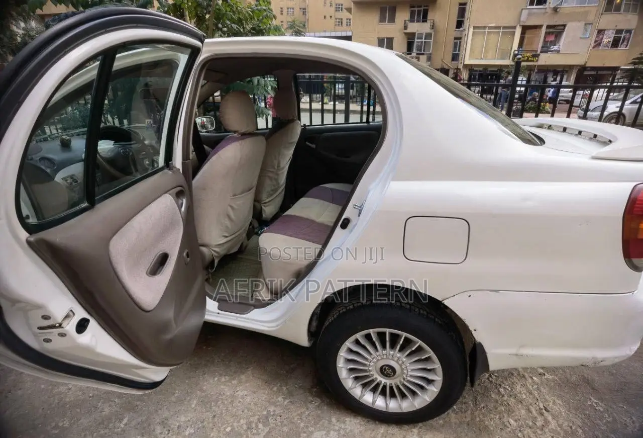 Toyota Platz 1.0 FWD 2005 White