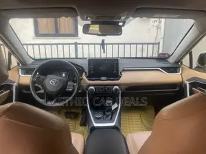 Toyota RAV4 2022 White