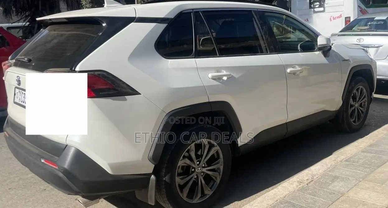 Toyota RAV4 2022 White
