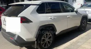 Toyota RAV4 2022 White